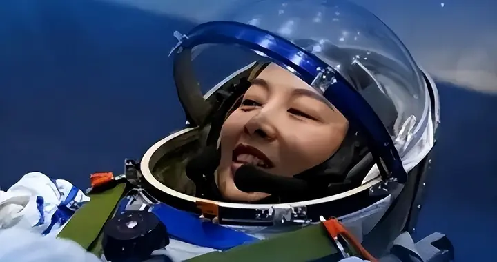 牺牲太大！王亚平曾谈太空之旅的辛酸，落地后身体弱连路都走不了