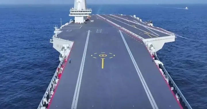 日本通告全球，将强登钓鱼岛？福建舰抵达台海，普京也选边站了