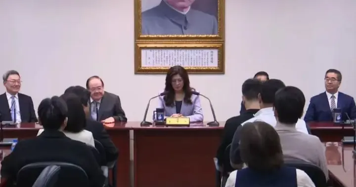 郑丽文启程访陆，14人名单曝光，有一人不同寻常，将起大作用？