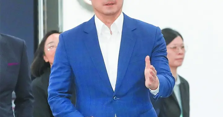 蒋万安弃美永居文件国籍栏标注“TAIWAN” 殷玮：那又怎么了？