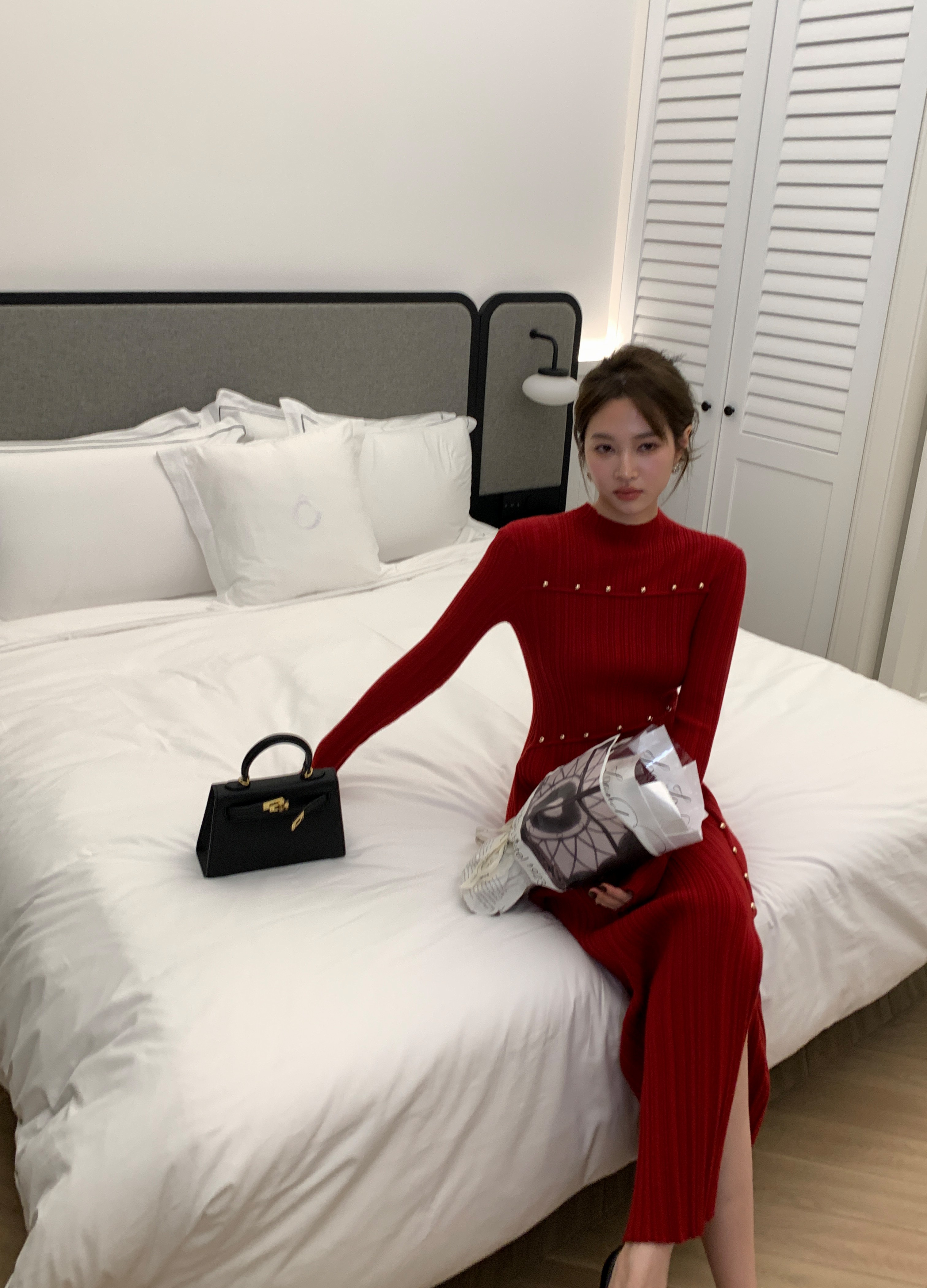 DPLAY圆领胸前金属扣针织连衣裙