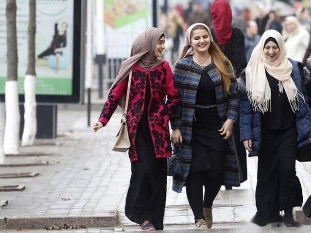 为什么车臣女性不穿裤子？喜欢穿裙子