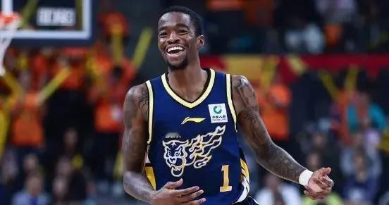 广东98-89天津，暂居积分榜第一，不得不夸赞的几位球员！