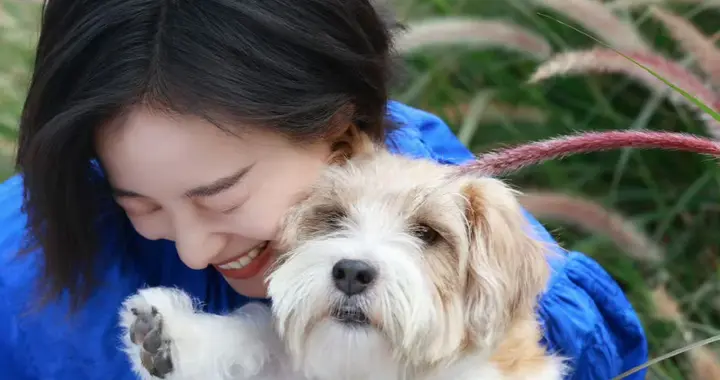 倪妮短发首封，很酷很不一样，狗狗看了都羡慕！