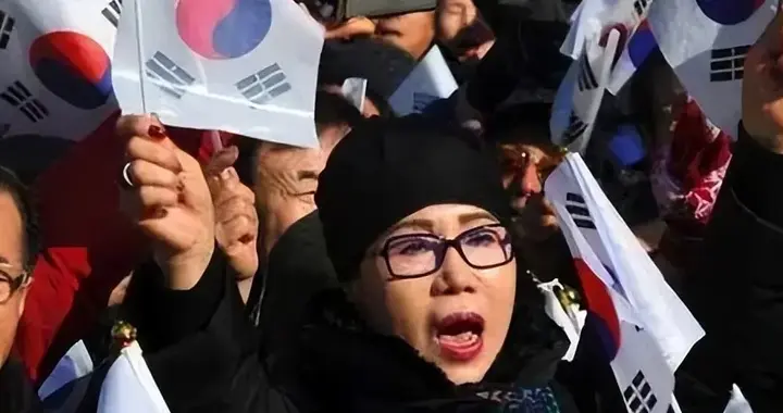 尹锡悦一审获刑5年！93%民众要死到