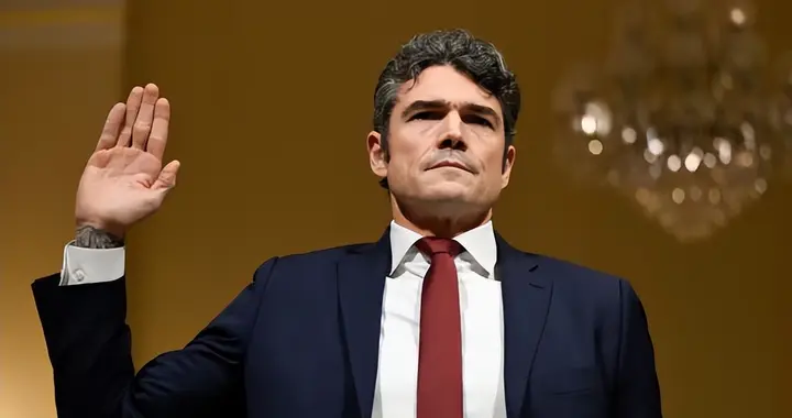 美高官刚因反对伊朗战争辞职，就被曝遭FBI调查