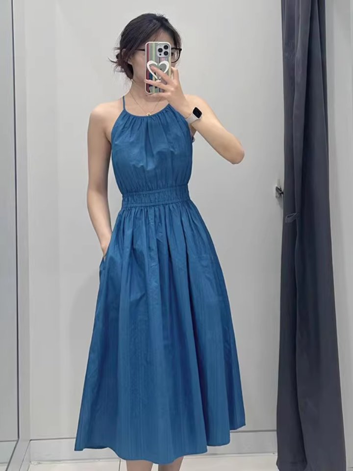 夏季海边度假风挂脖长裙