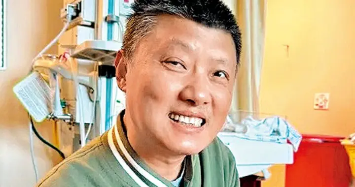 常年吹捧美国，移民俩月就发文吐槽，袁腾飞自嘲想要回国“自首”