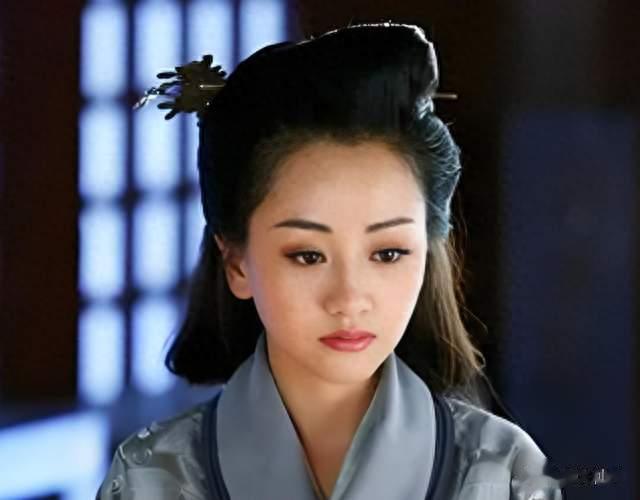 汉宣帝将霍家满门抄斩，皇后霍成君哭问为何，汉宣帝：问你母亲去