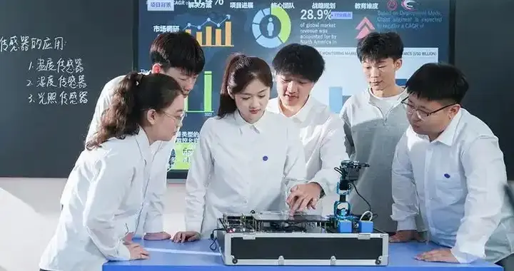 中国最牛的职校：在校就赚上百万，毕业就开保时捷，比985还香！