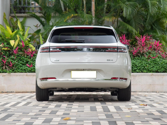 又一款被低估的好车！全铝底盘+双叉臂，油耗0.68L，识货的人不多