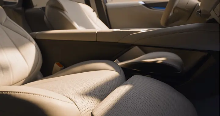 世家有的E7也有，别克把40万级内饰搬进20万级的至境E7？