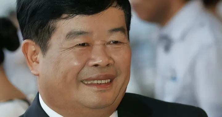 卸任董事长刚10个月，80岁曹德旺突传喜讯，有一点他一直没变