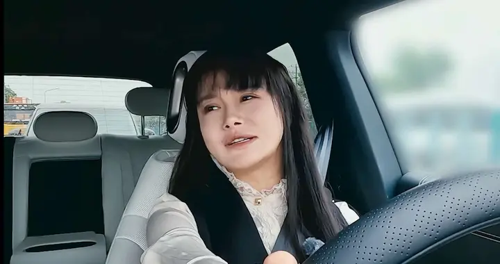 邹市明为冉莹颖开车门被冉莹颖当众吐槽演戏，夫妻互撕场面太窒息