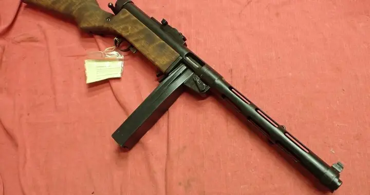 芬兰索米 KP-31 冲锋枪