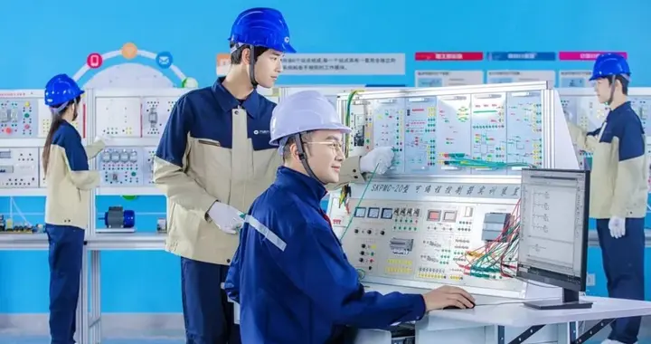 高中生学习PLC技术：抢占智能制造时代的先机