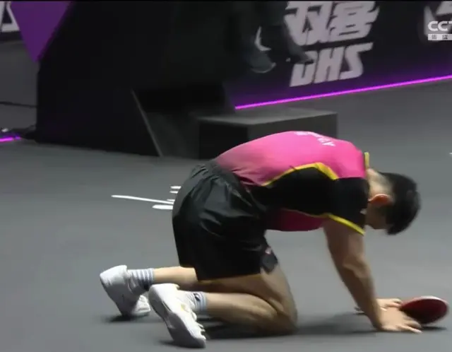 绝对王者！吃黄牌仍拿下比赛，马龙霸气呐喊，庄智渊绝望跪地