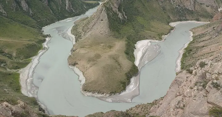坐着火车游新疆：喀拉峻大峡谷