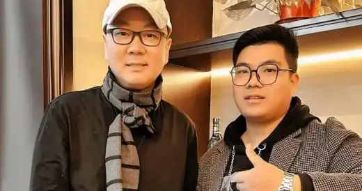59岁郭冬临近照曝光，住老房子无儿无女，这位春晚钉子户怎么了？