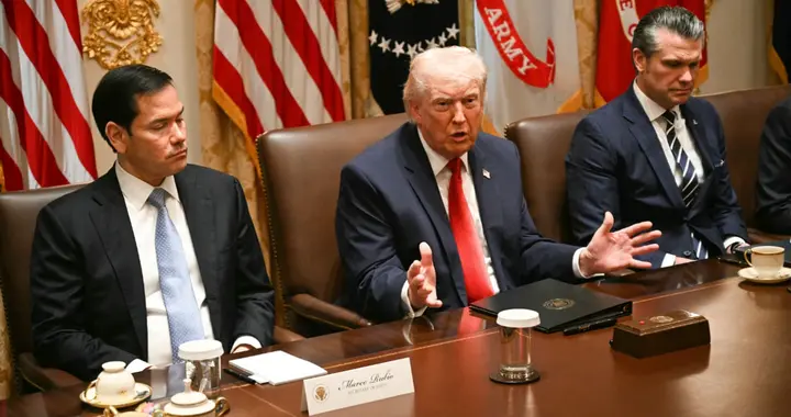 停战协议即将到期，伊朗内部突然爆发分裂，海峡管控各执一词