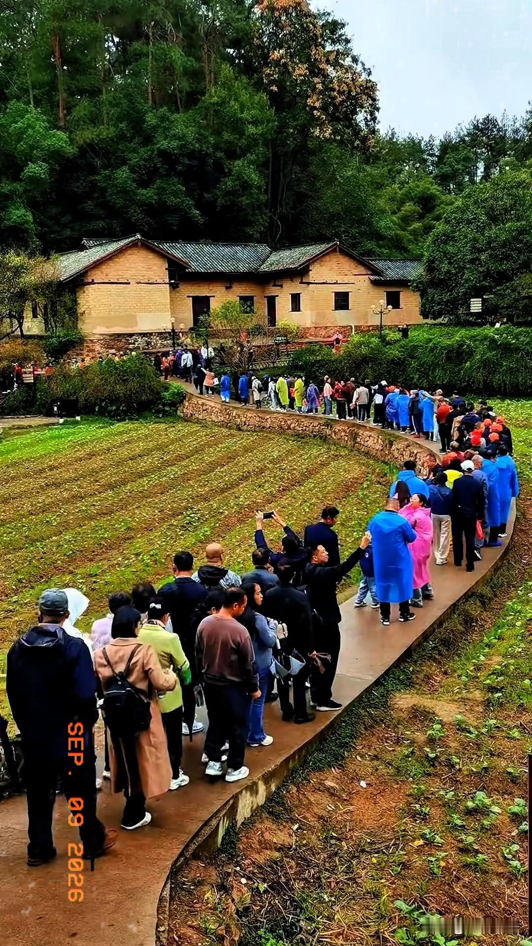九月九日，预约已满！ 今年的9月9日，是伟人逝世50周年的祭日。报纸上...