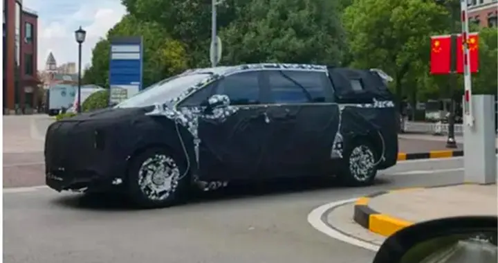 尊界MPV路试谍照曝光，瞄准日系“保姆车”，起价或达80万