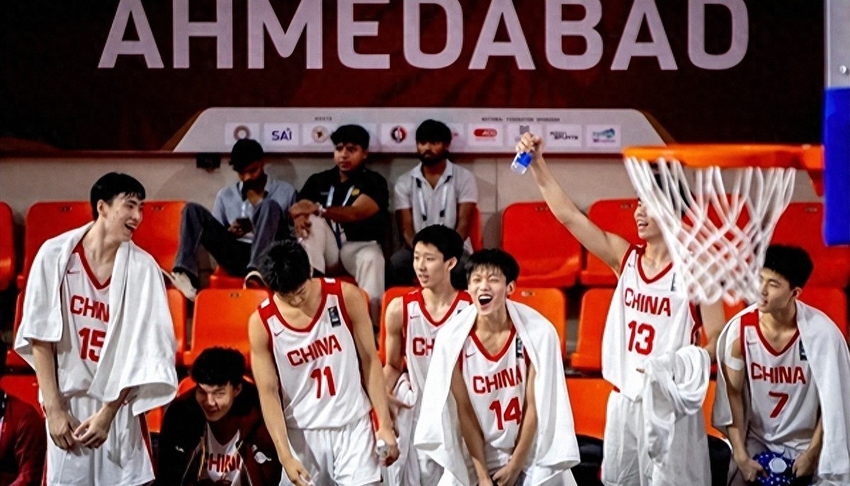2米03！2米11！天赋胜王俊杰 16岁跨级打U18 未来或成男篮最强前锋