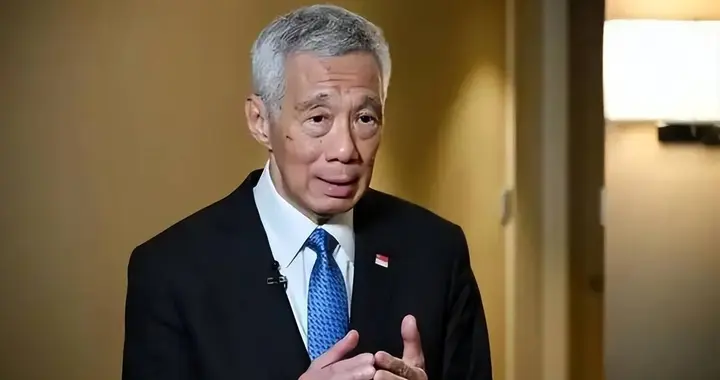 李显龙担忧新加坡陷入衰退，他说是美方带来的，黄循财撤职毕丹星