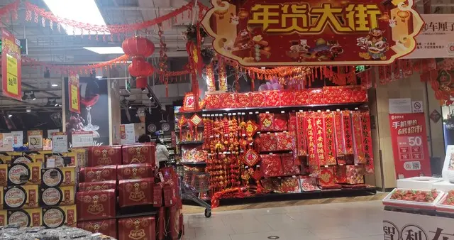 关店400家赚2.5亿，关店400家亏3.3亿——零售业正在“大洗牌”