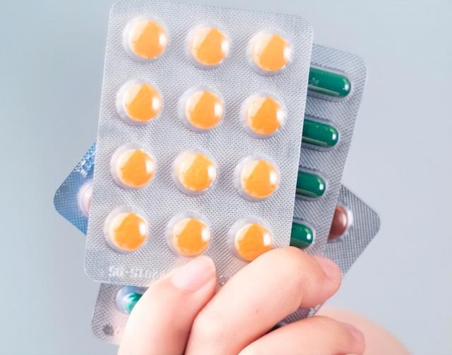 隔天吃一片他汀，降脂效果更好？提醒家人：服用他汀时，做好4点