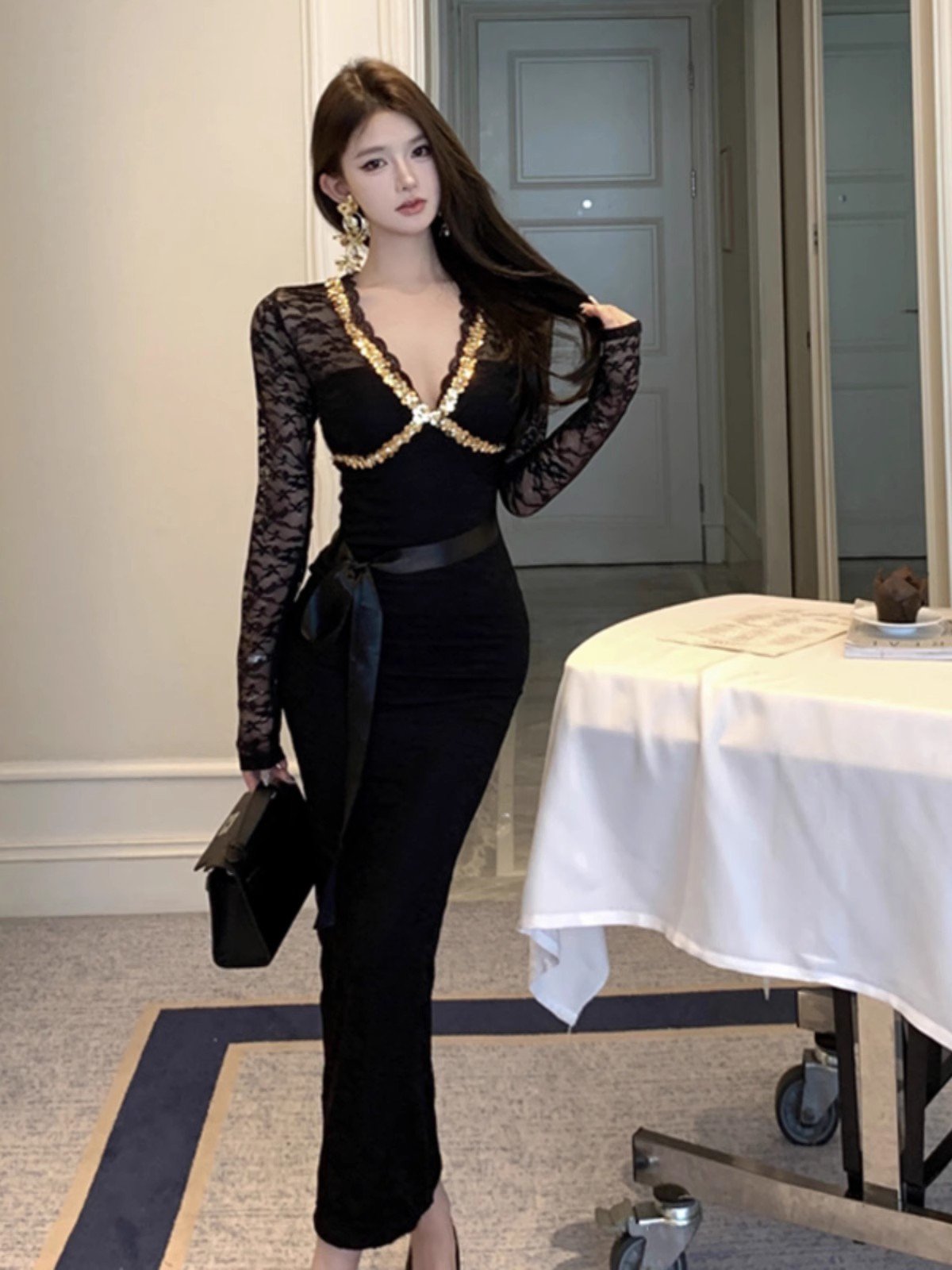 法式黑色v领蕾丝内搭连衣裙女冬季高级性感