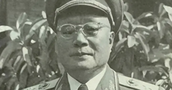 刘伯承办军校让陈毅当政委，周总理大笑：为要钱方便吧？