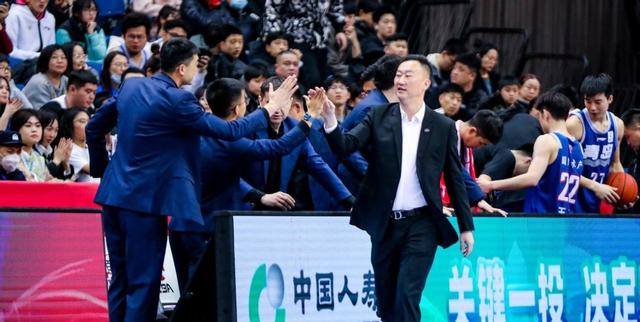 浙江广厦拒绝被逆转！全力击败青岛男篮，王博背水一战