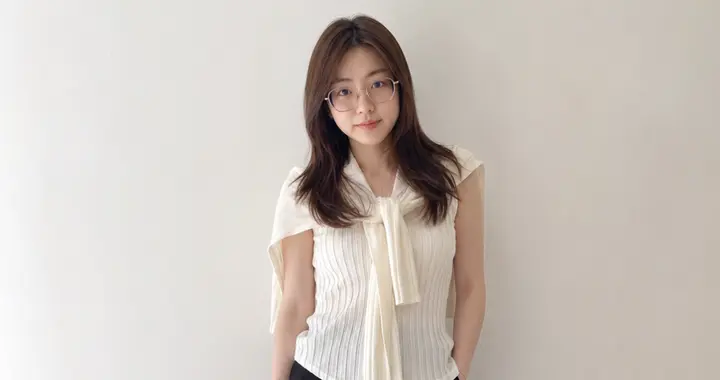别小看一条“小黑裤”！秋天这样穿，简单却很显高级