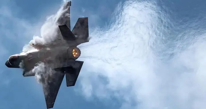 突发！美军顶级隐形战机在日本近海神秘消失