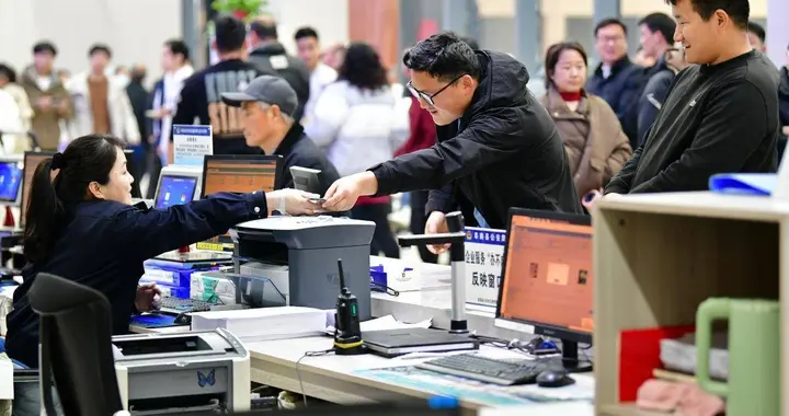 全国统一执行！3月1日起，公职人员戴上紧箍咒，老百姓迎来大便利