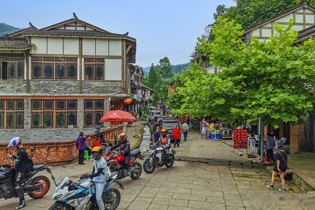 出发，白鹿镇！邂逅浪漫与奇迹