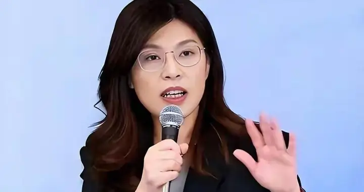 台湾突然宣布重磅决定，岛内数万人联名反对，郑丽文成众望所归