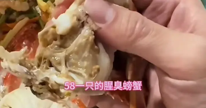 这家饭店火了，过期啤酒饮料海鲜变味不承认，面对镜头连夜改名