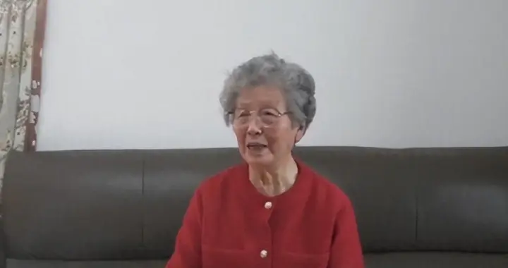 人民大会堂服务员张善兰，与毛主席有两张合影，每一张都意义非凡