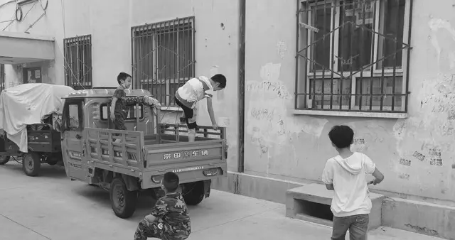 猖狂挑衅有缘由？日本前教师揭露：不反华就被教育“活不下去”