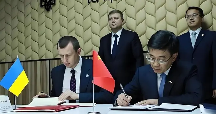 俄乌打了三年，打穷了三个国家，富了三个国家，中国也在其中