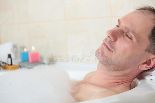 夏天洗澡时的一个错，让体内湿气越来越重！多搓这3处，赶跑湿气