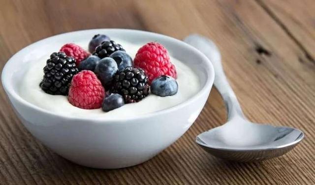 新国标来了！你喝的酸奶会更好吗？这3个变化和你的健康有关