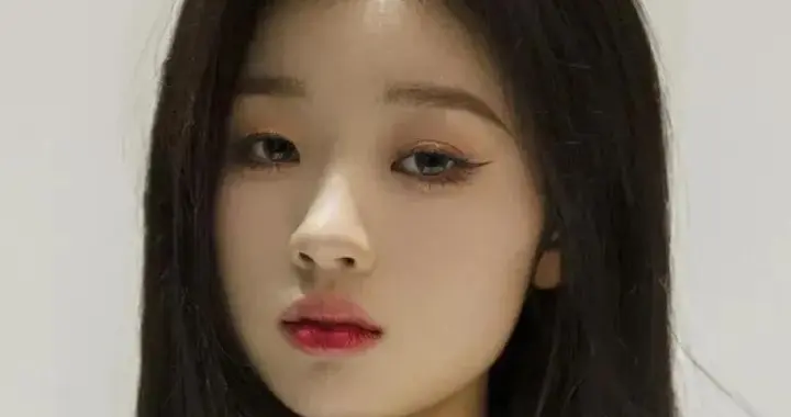 单依纯彻底"蜕变"了！深圳演唱会啃猪蹄蹦迪，颠覆改编《李白》