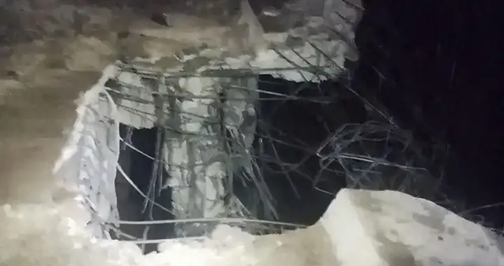 中俄伊走廊铁路桥被炸，特朗普下了狠手，要抓住伊朗的软肋打