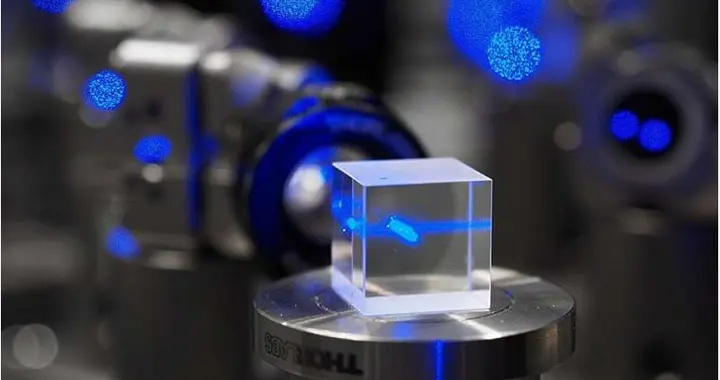 量子传感器克服了寻找暗物质和引力波的主要障碍