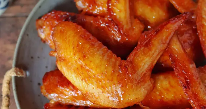 家常奥尔良鸡翅：做法超简单，一腌一煎就搞定，满屋飘香