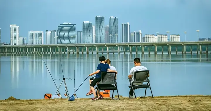 炸锅！县城中产全靠父母退休金托举，100年前美国大萧条一模一样