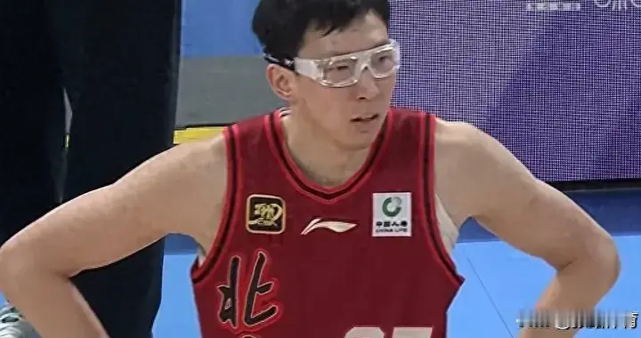 北京66：81上海，后场双枪失灵、4人优秀、4人低迷、1人毫无作用